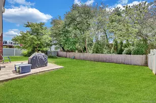 86 Paris Ct, West Islip, NY 11795 - Photo 28
