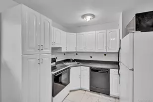 86 Paris Ct, West Islip, NY 11795 - Photo 14
