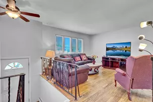 86 Paris Ct, West Islip, NY 11795 - Photo 6