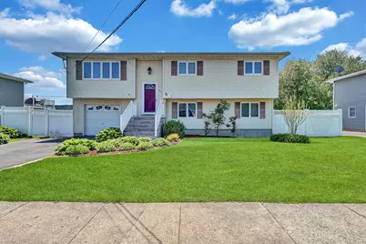 86 Paris Court, West Islip, NY 11795 - Photo 1