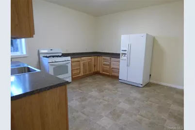 375 Greenwich Avenue #5, Greenwich, CT 06830 - Photo 2