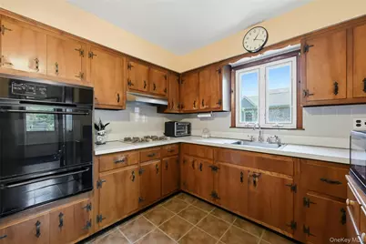 98 Evergreen Avenue, Bethpage, NY 11714 - Photo 12