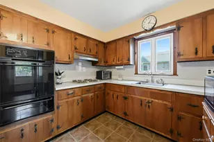 98 Evergreen Ave, Bethpage, NY 11714 - Photo 12