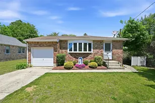 98 Evergreen Ave, Bethpage, NY 11714 - Photo 2