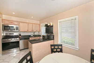 548 Stratford Road, West Hempstead, NY 11550 - Photo 14