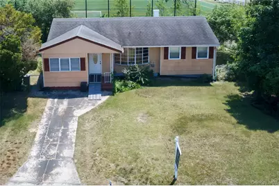 36 Jackson Avenue, Centereach, NY 11720 - Photo 2