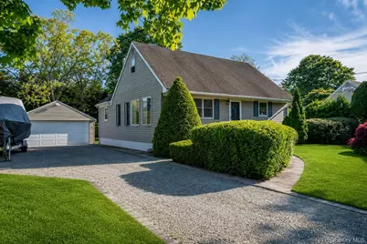 986 Karshick Street, Bohemia, NY 11716 - Photo 2
