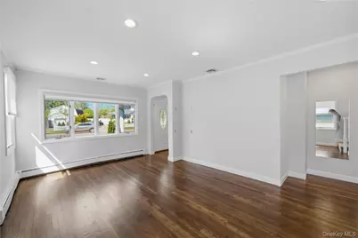 305 Arnold Avenue, West Babylon, NY 11704 - Photo 16