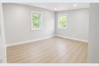321 Union Avenue, Riverhead, NY 11901 - Photo 8