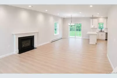 321 Union Avenue, Riverhead, NY 11901 - Photo 6
