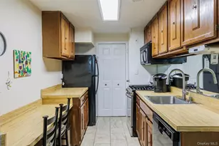 290 Brettonwoods Dr, Coram, NY 11727 - Photo 10