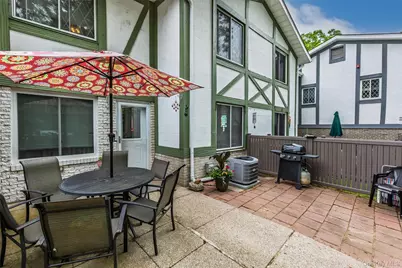 290 Brettonwoods Drive, Coram, NY 11727 - Photo 2