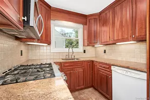 121 Parkview Pl, Mount Kisco, NY 10549 - Photo 10