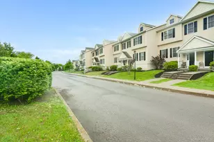 75 Hudson Cir, Marlboro, NY 12542 - Photo 2