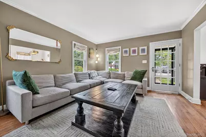 1049 Admont Avenue, Franklin Square, NY 11010 - Photo 6