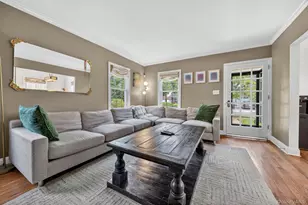1049 Admont Ave, Franklin Square, NY 11010 - Photo 6