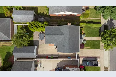 1049 Admont Avenue, Franklin Square, NY 11010 - Photo 26