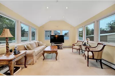 321 W Waukena Avenue, Oceanside, NY 11572 - Photo 10
