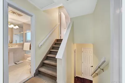 321 W Waukena Avenue, Oceanside, NY 11572 - Photo 18