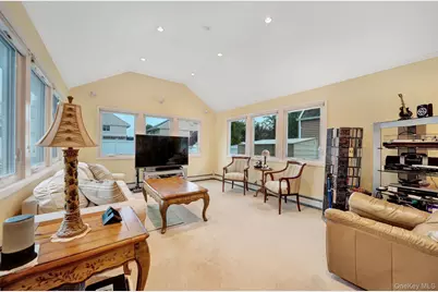 321 W Waukena Avenue, Oceanside, NY 11572 - Photo 8