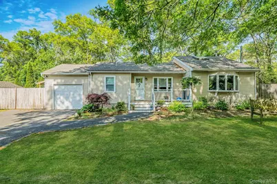 17 Arnold Drive, Middle Island, NY 11953 - Photo 4