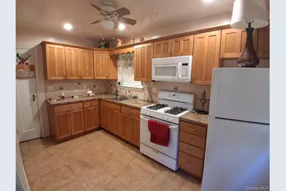 76-37 271st Street, New Hyde Park, NY 11040 - Photo 8