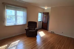 76-37 271st St, New Hyde Park, NY 11040 - Photo 10