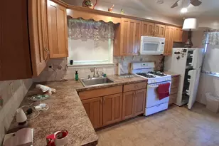 76-37 271st St, New Hyde Park, NY 11040 - Photo 2