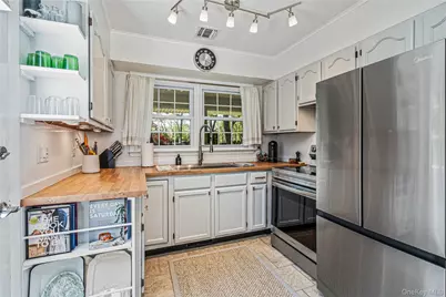 20 Shinnecock Lane, Hampton Bays, NY 11946 - Photo 10