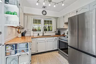 20 Shinnecock Ln, Hampton Bays, NY 11946 - Photo 10