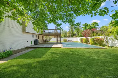 1632 Fairfax Avenue, West Islip, NY 11795 - Photo 24