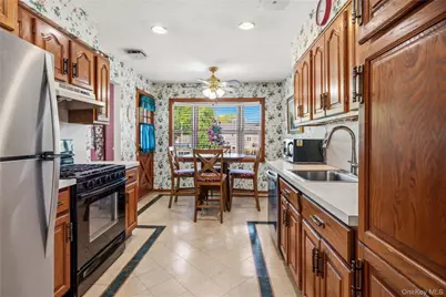 1632 Fairfax Avenue, West Islip, NY 11795 - Photo 6