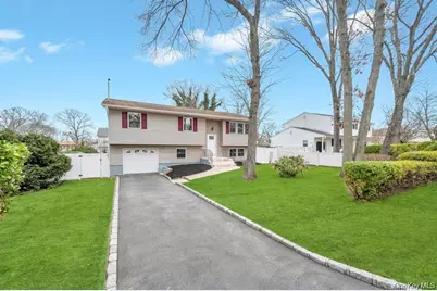 339 Avenue B, Ronkonkoma, NY 11779 - Photo 2