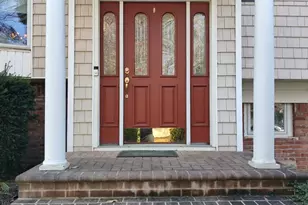 160 Atlantic Pl, Hauppauge, NY 11788 - Photo 2