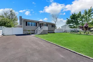 3107 Gull Ave, Medford, NY 11763 - Photo 2