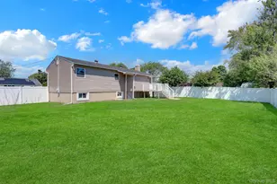 3107 Gull Ave, Medford, NY 11763 - Photo 18
