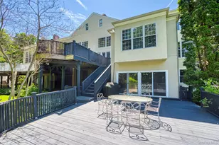 10 Swan Ct, Glen Cove, NY 11542 - Photo 30