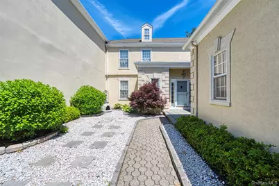 10 Swan Court, Glen Cove, NY 11542 - Photo 2