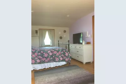 104 Phyllis Drive, Lindenhurst, NY 11757 - Photo 14