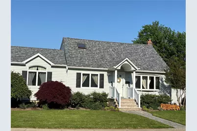 104 Phyllis Drive, Lindenhurst, NY 11757 - Photo 2