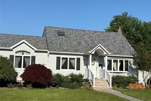104 Phyllis Dr, Lindenhurst, NY 11757 - Photo 2