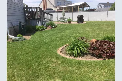 104 Phyllis Drive, Lindenhurst, NY 11757 - Photo 10
