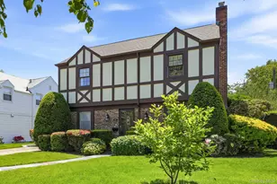 66 Kenwood Rd, Garden City, NY 11530 - Photo 2