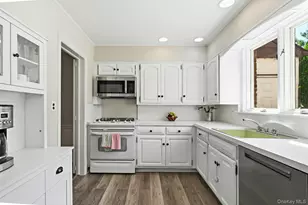 66 Kenwood Rd, Garden City, NY 11530 - Photo 12