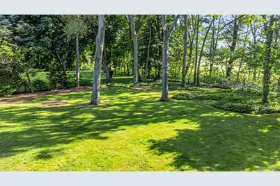 220 Cherry Valley Avenue, Garden City, NY 11530 - Photo 4