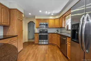 593 Pearl St, Oceanside, NY 11572 - Photo 8