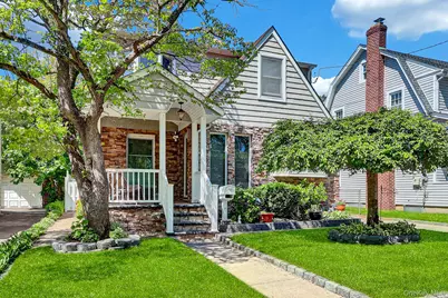 545 N 2nd Street, New Hyde Park, NY 11040 - Photo 2