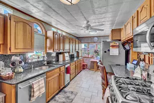 545 N 2nd St, New Hyde Park, NY 11040 - Photo 4