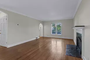 2 Amherst Road E, Great Neck, NY 11021 - Photo 6