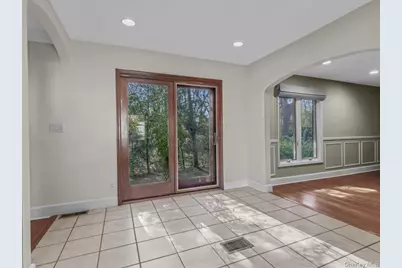 2 Amherst Road E, Great Neck, NY 11021 - Photo 14